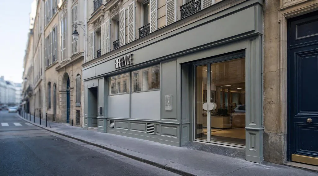 La clinique Regenae dans son environnement parisien, rue d'Argenteuil dans le 1er arrondissement